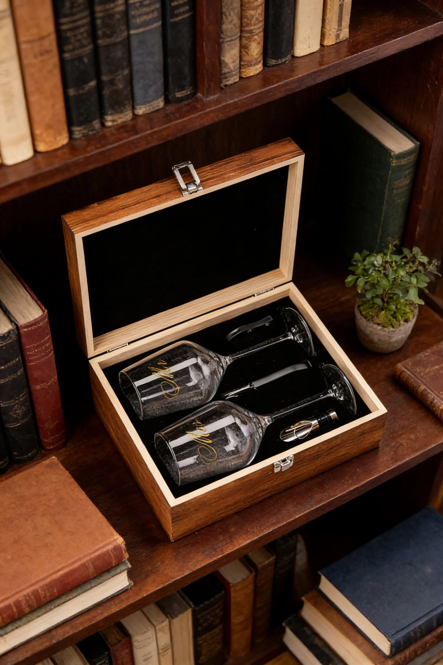 Mr And Mrs Premium Romantic Wine Glass Gift Box Set