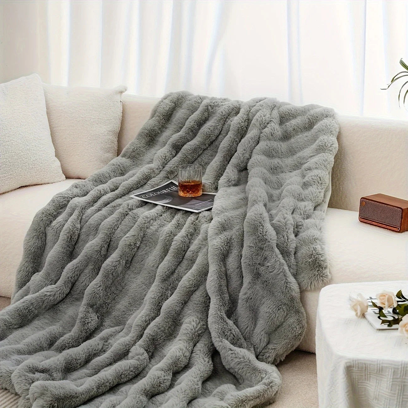 ROSEKINDCN Cozy Faux Rabbit Fleece Blanket Throw
