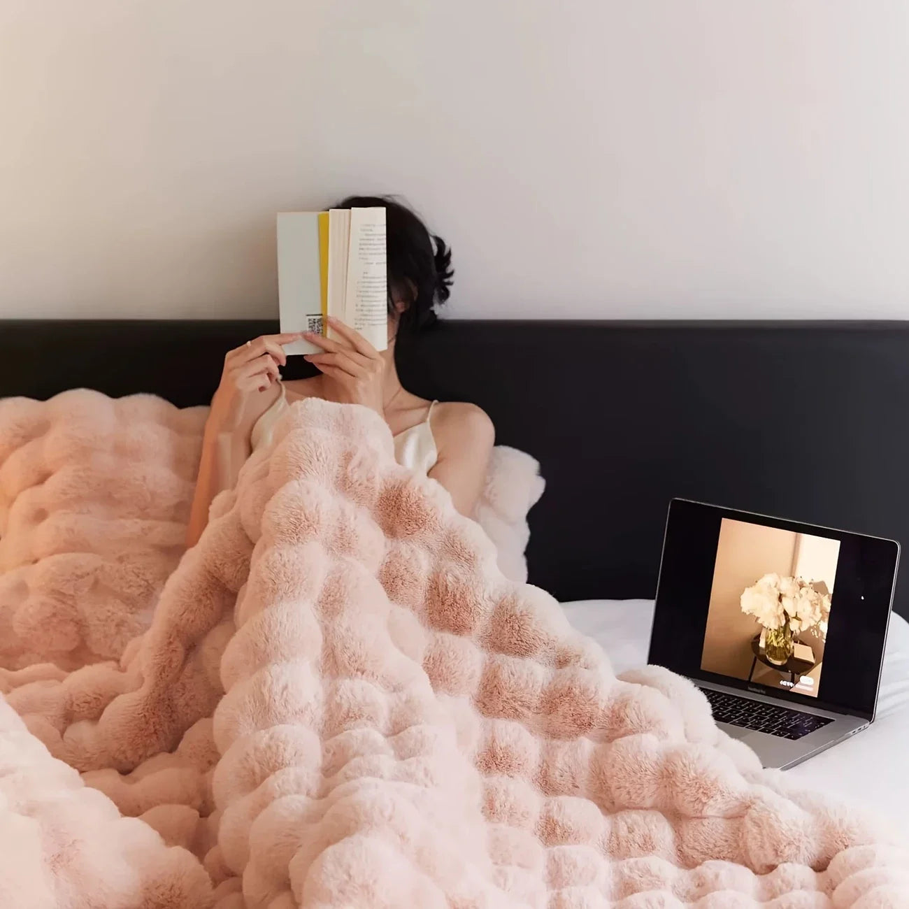 ROSEKINDCN Cozy Faux Rabbit Fleece Blanket Throw