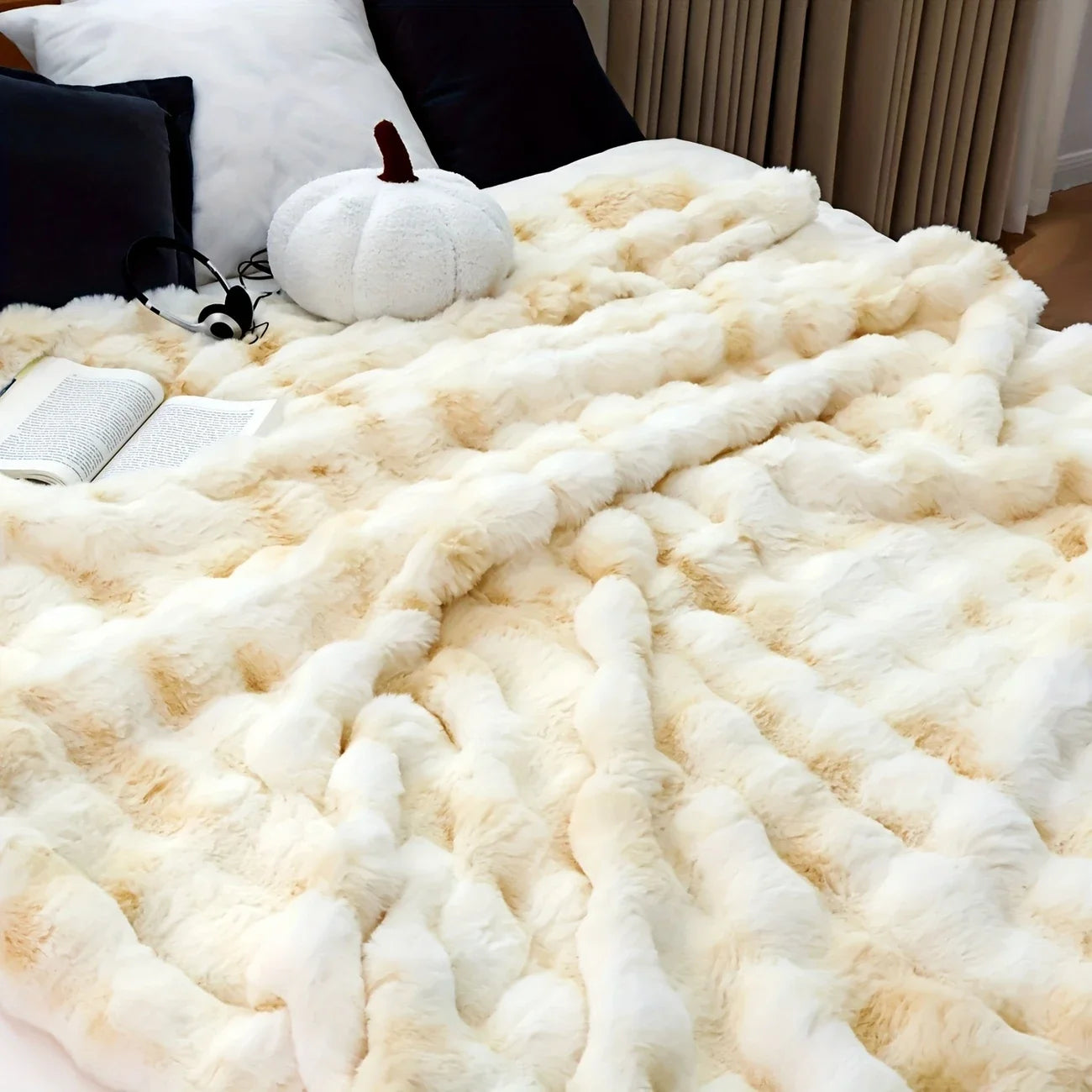 ROSEKINDCN Cozy Faux Rabbit Fleece Blanket Throw