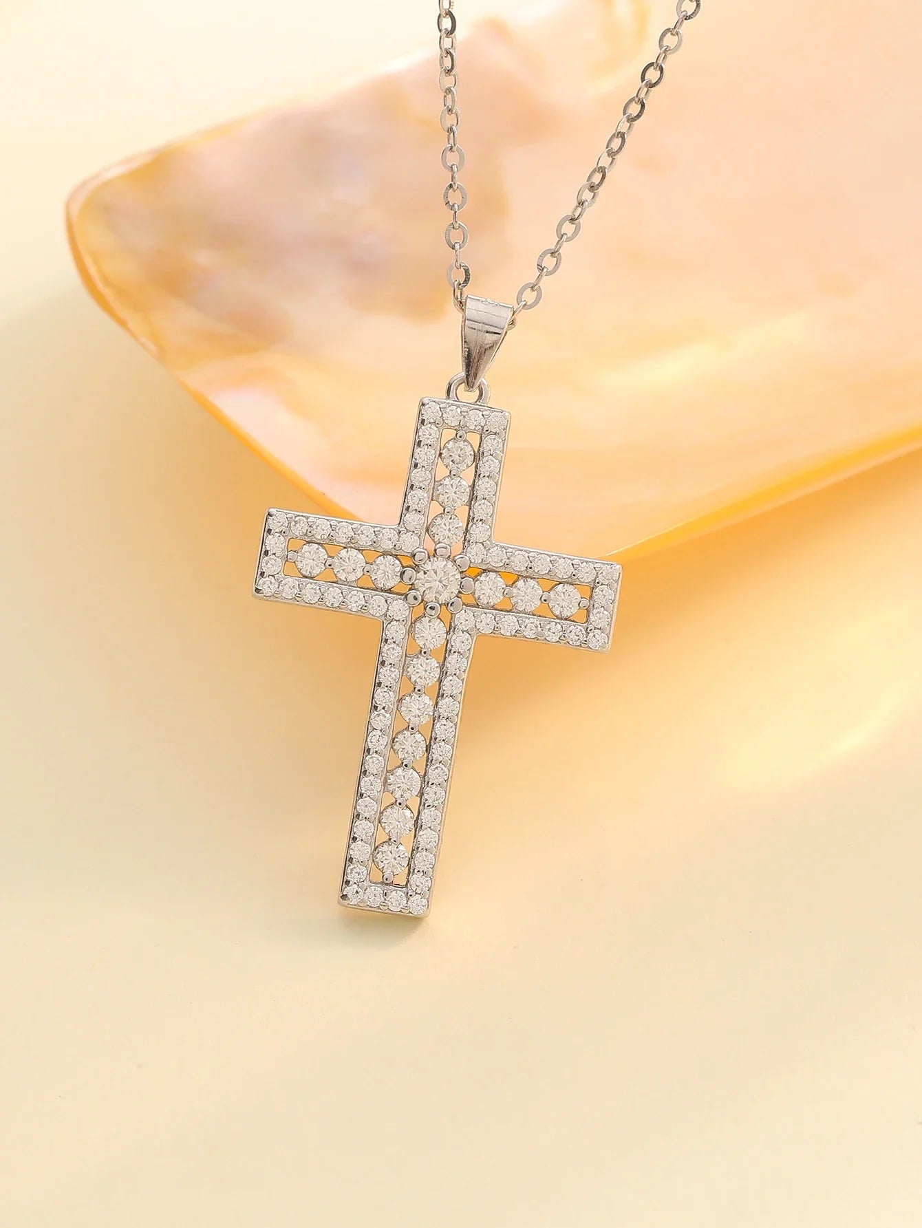 Classic S925 Sterling Silver Cross Pendant Moissanite Fine Jewelry Plated with 18k Gold Suitable for Gift Giving