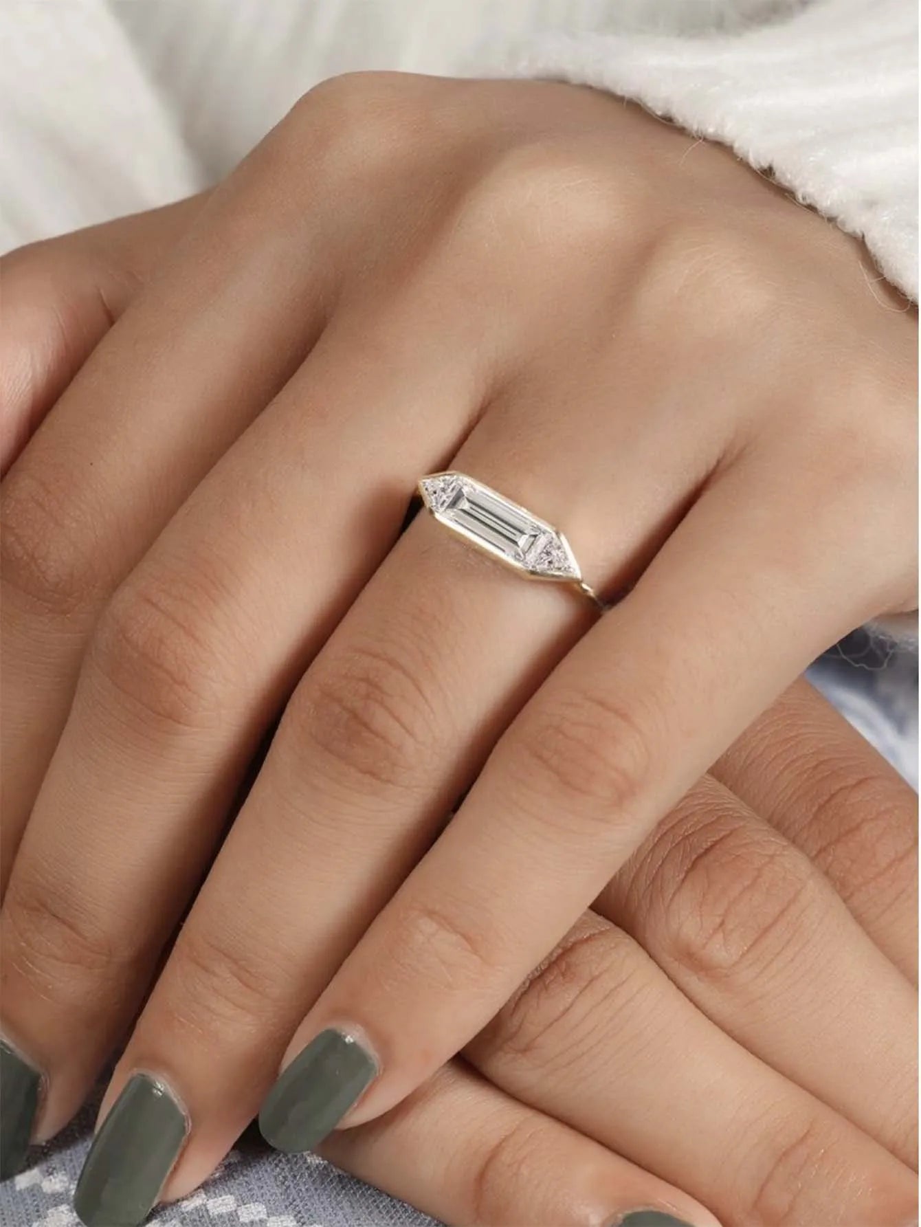 S925 Silver Moissanite Ring, A Fine Jewelry Piece, Fashionable, Suitable for Gifting, Anniversary, Birthday, and Valentine's Day