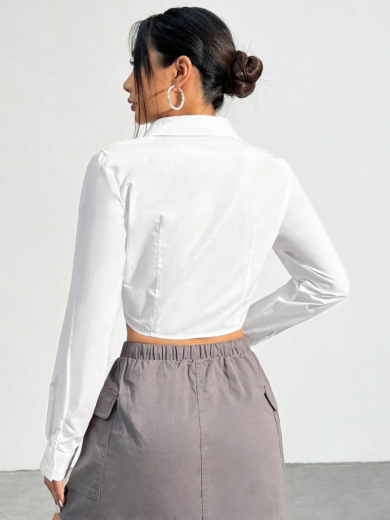 Women's White Woven Cinched Waist Fitted Cropped Shirt