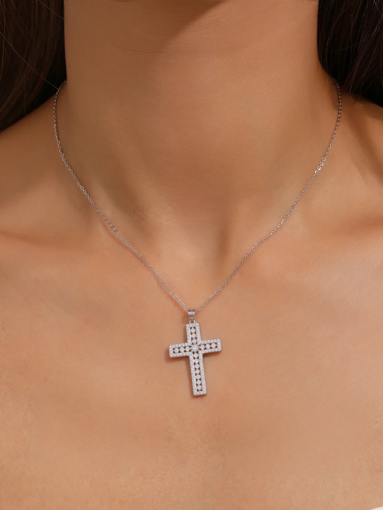 Classic S925 Sterling Silver Cross Pendant Moissanite Fine Jewelry Plated with 18k Gold Suitable for Gift Giving