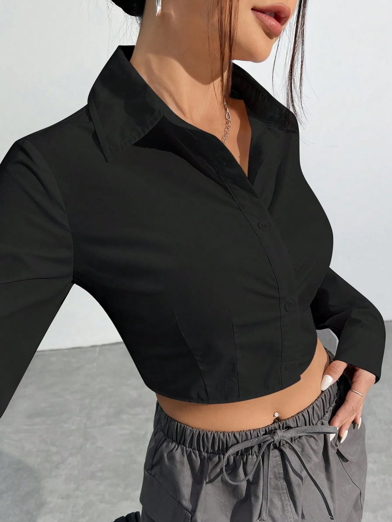 Women's White Woven Cinched Waist Fitted Cropped Shirt